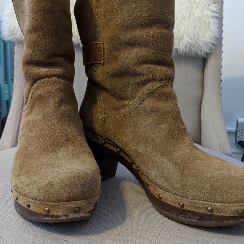 Brown/Tan Suede UGG Amoret booties with clog heel